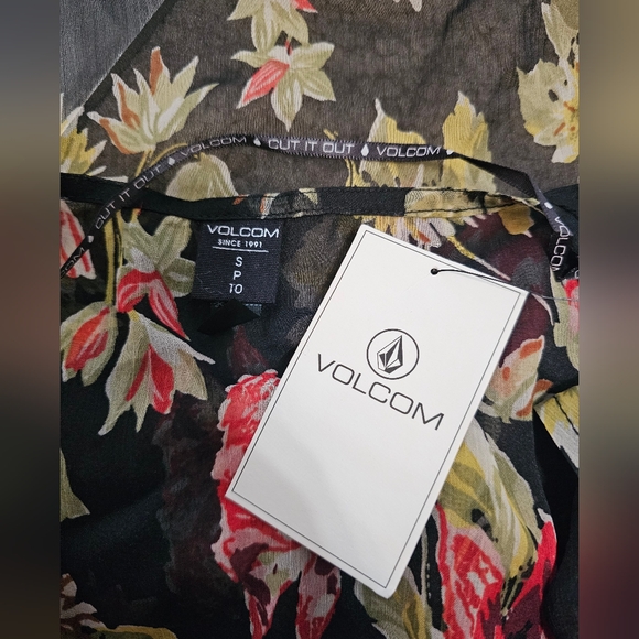 Volcom NWT sheer floral top with bell sleeves. Small - Picture 4 of 4